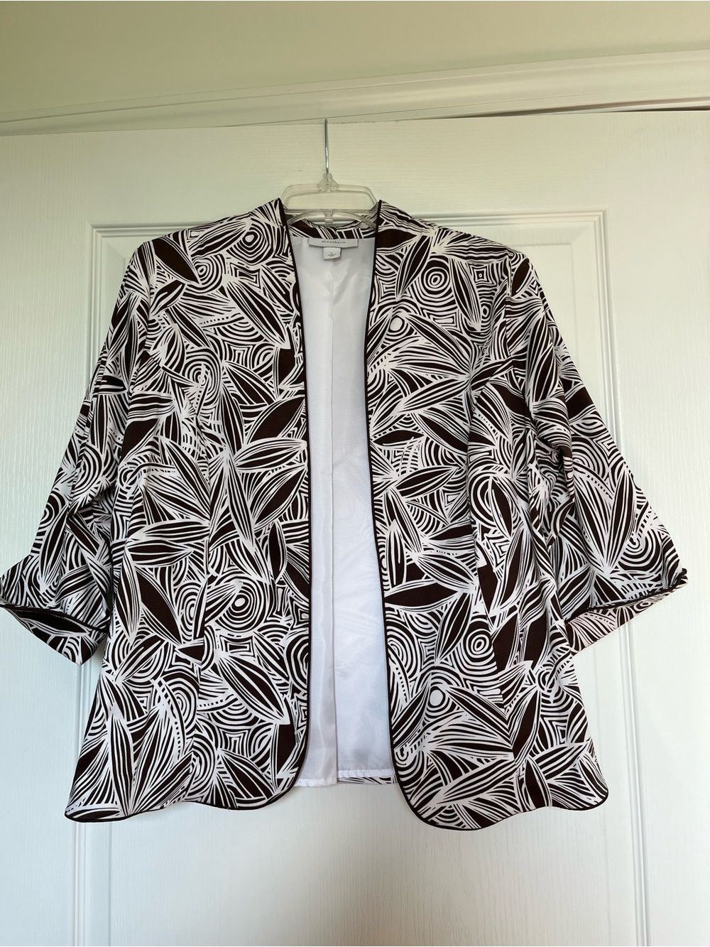 dressbarn Brown and White Abstract Leaf Open Blazer